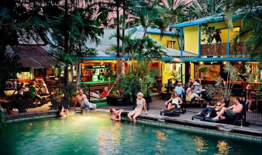 Calypso Inn Backpackers Resort Cairns